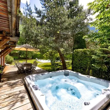 6 Bedrooms Chalet With Mountain View & Hot Tub- If You Want To Book, Please Contact On Wh-ats-app - 0034-635-518-057 !!!! וילה