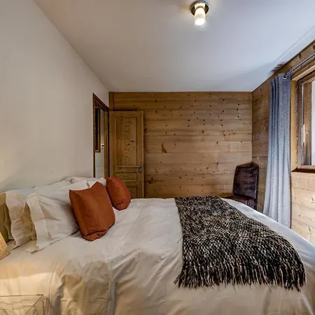 Villa 6 Bedrooms Chalet With Mountain View & Hot Tub- If You Want To Book, Please Contact On Wh-ats-app - 0034-635-518-057 !!!! Chamonix